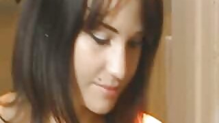 Bosomy ქერა MILF Nic ...