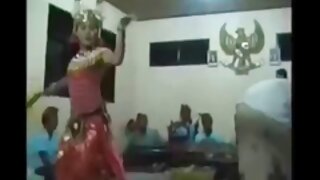 ნაგავი მეძავი ტრილიუ ...